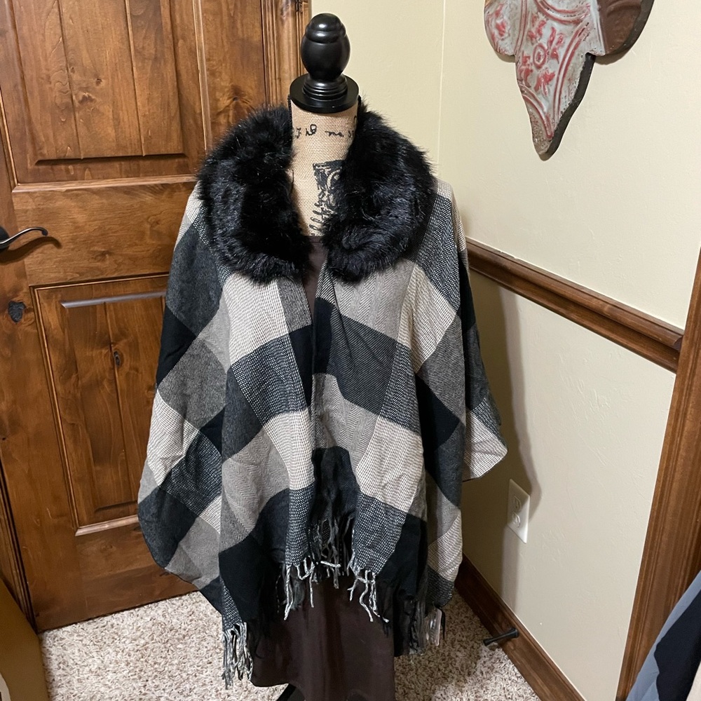 Gorgeous cape poncho one size